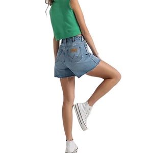 Women’s Wrangler Vintage Look High Rise A-Line Cutoff Short size 32/14